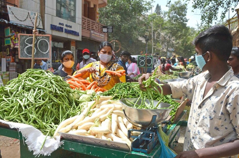  Lower food prices eases India’s July retail inflation