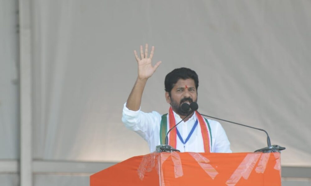  Court restrains T’gana Cong chief from making statements against KTR