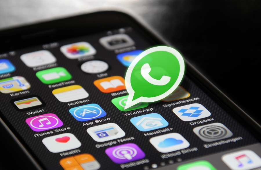  WhatsApp back after global outage