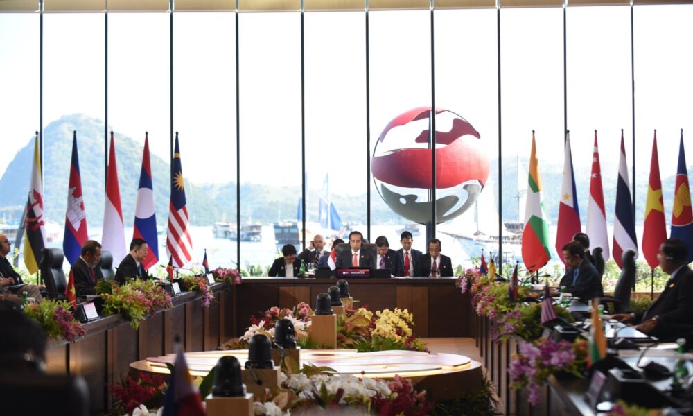  42nd ASEAN Summit opens in Indonesia, highlights economic integration