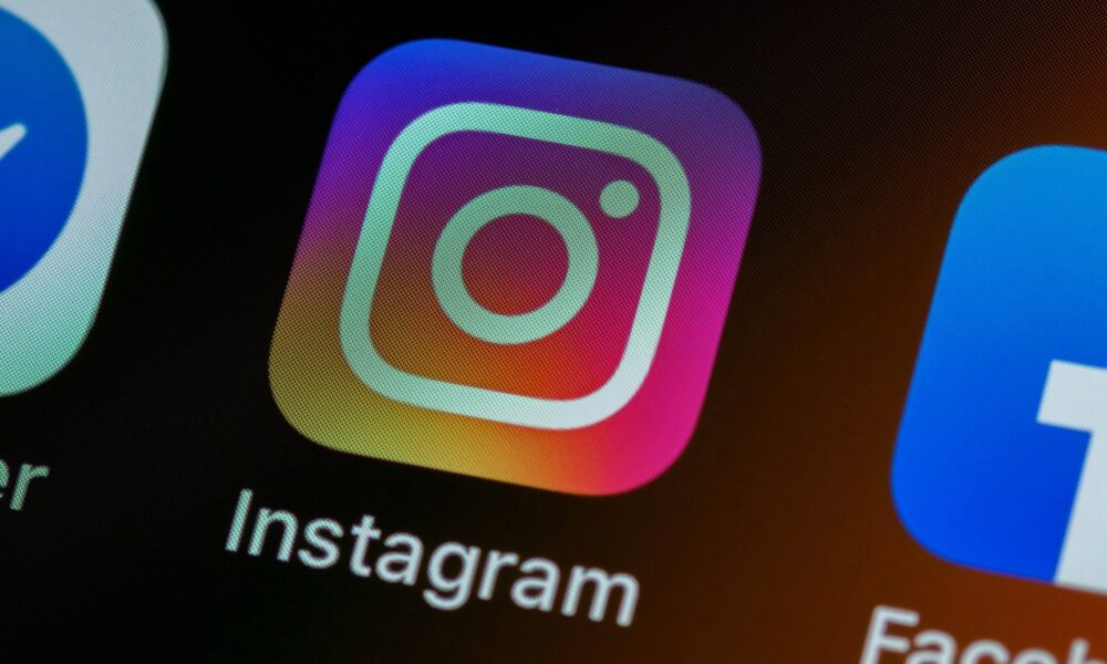  Insta’s new feature will let you turn photos into stickers for reels, stories