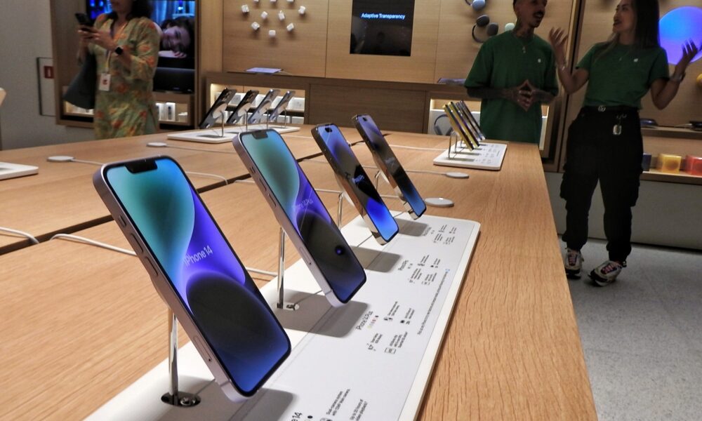  iPhone sales set new March quarter record at $51.3 bn: Tim Cook