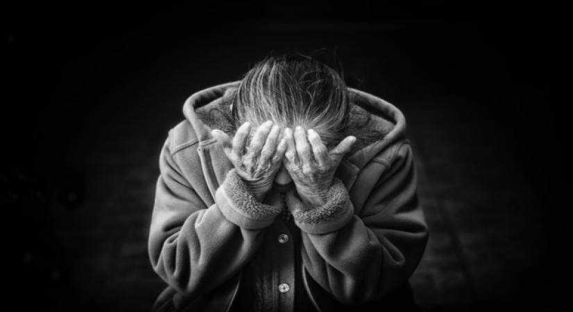  Sitting over 10 hours daily may raise dementia risk in elderly: Study